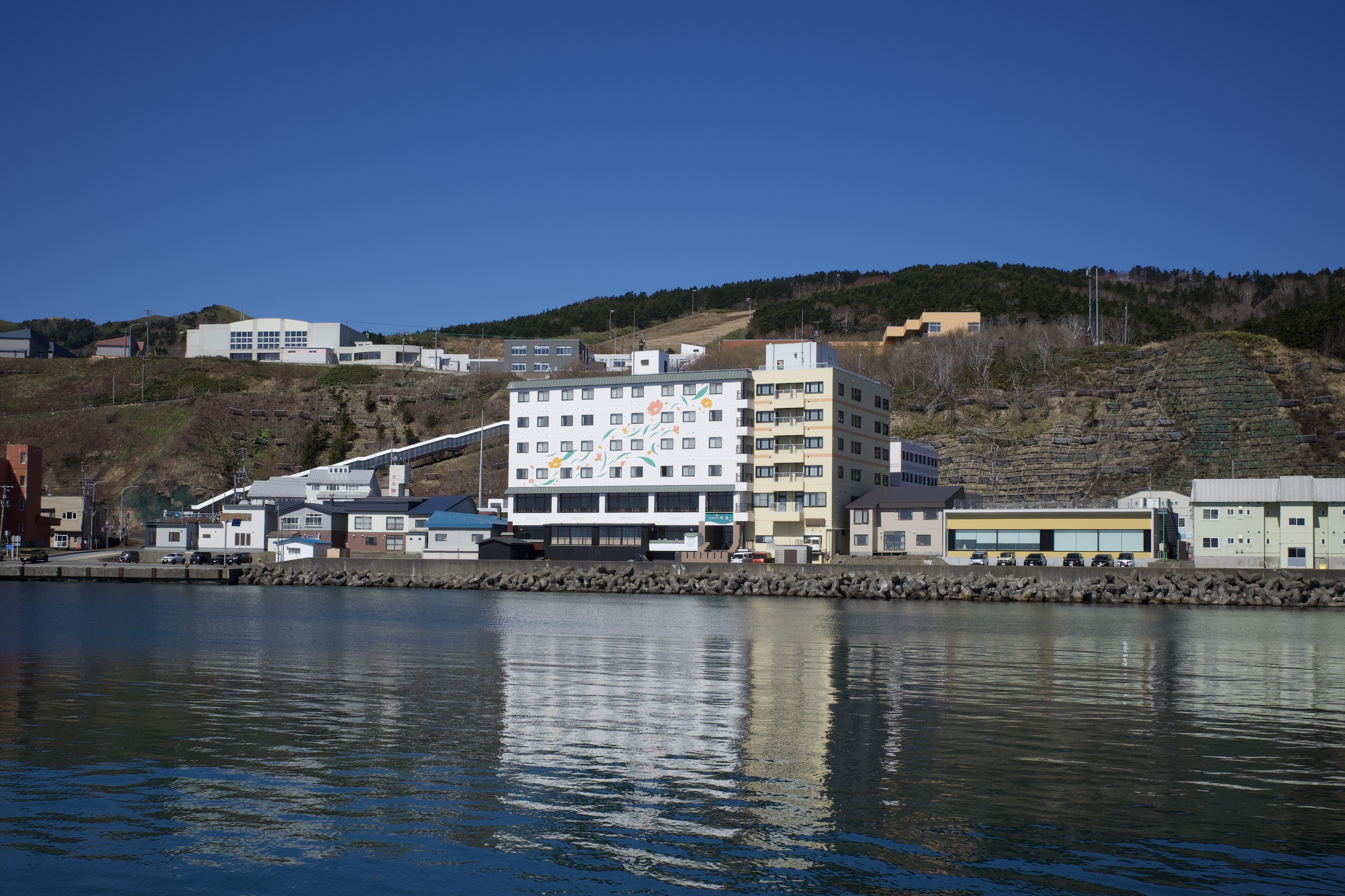 日本最北端の有人島、礼文島で。 | 2025年度 入社式