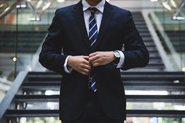 メンバー全員がプロ意識を持って取り組んでおり、時にはクライアント様の名刺を持って活動することも。