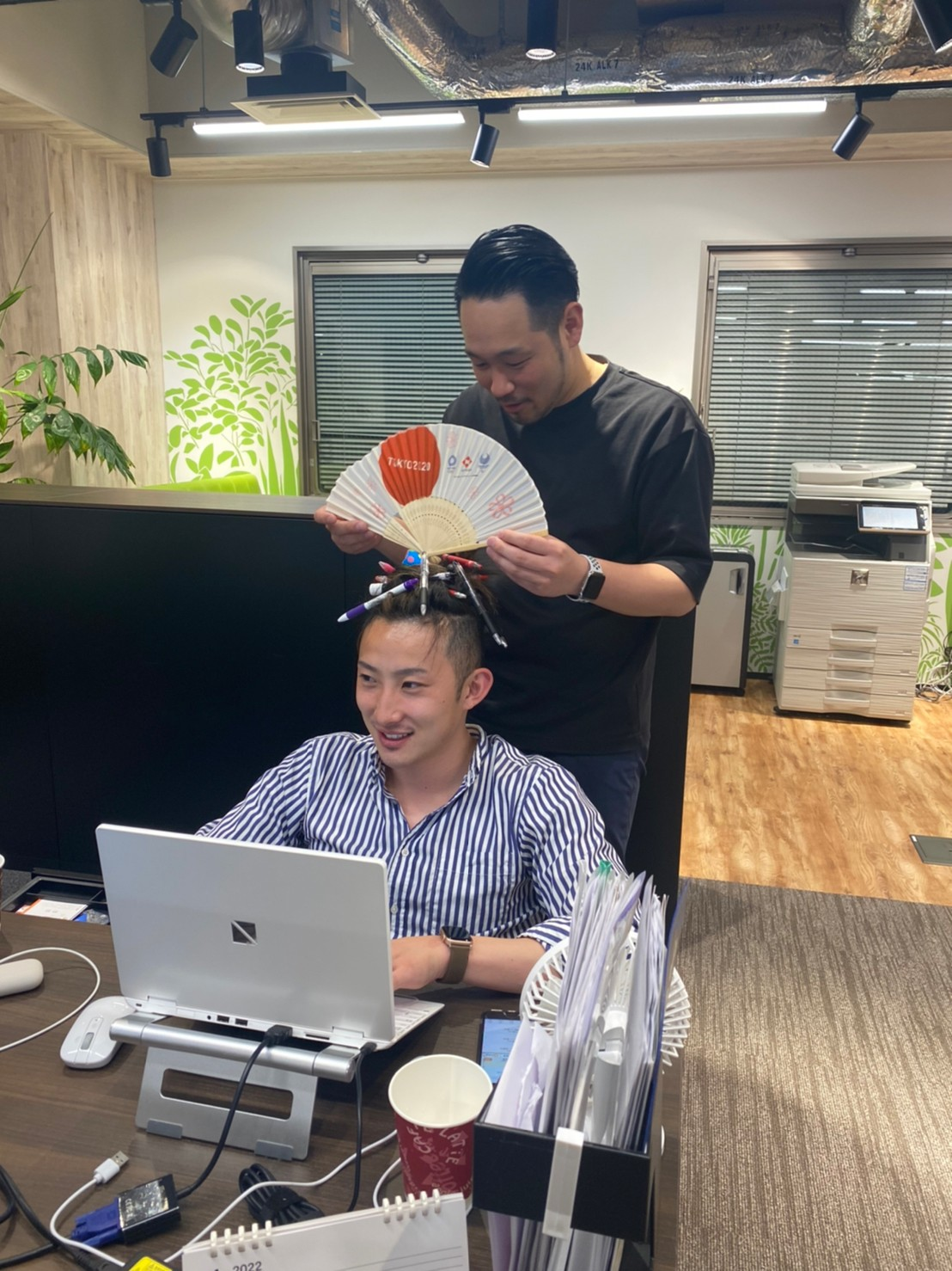 振り返るとそこには....