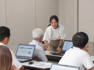 自治体の現場で、職員の方々と直接対話しながらQommonsAIの活用を支援しています。画面の向こうではなく、目の前の業務や困りごとに向き合うことを大切にしています。
