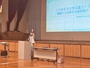 学校の先生と打ち合わせをするだけでなく、合同企業説明会などのイベントを企画することも！他にも自身の経験を高校生の前で話すなど、様々な面から高校生の進路をサポートします。