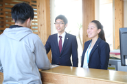 毎日たくさんの人が訪れます