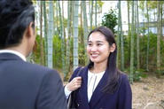 私たちのビジネスは、求職者様やクライアント企業との信頼関係があって初めて成り立ちます。マニュアル通りの対応にとどまらず、相手の希望や不安を丁寧に引き出す対人スキルが重要です。そうして築き上げた関係性の積み重ねが、ワクトリのファンを増やし、観光産業の課題解消に繋がっています。