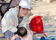 子育てパパ・ママも活躍中！働き方も自由度が高く、フルフレックス、フルリモートで、副業もOK。形式的な申請手続きや報告も必要なく、仕事もプライベートも自由に自己実現できる環境となっている。