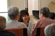 参加型音楽プログラムでは、歌や合奏、会話を通じて、ご参加者に心地よい時間をご提供します。
