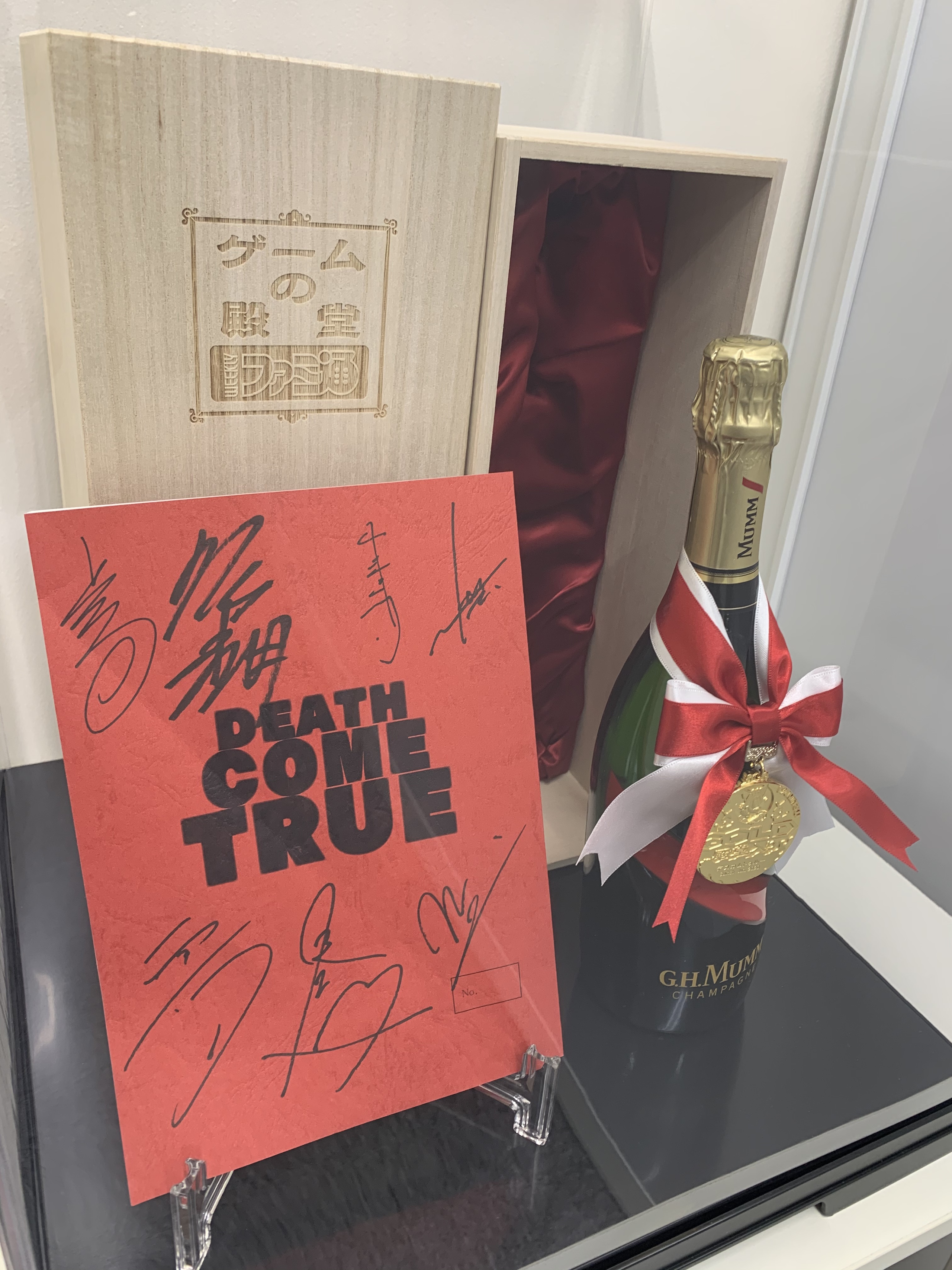 デスカムトゥルー はファミ通クロスレビューでゴールド殿堂入りしました。