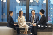 男女比50%:50%、平均年齢30歳の組織（新卒採用実績有）