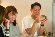 皆でオフィスに集まって団欒することも。