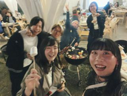 ※合併周年記念BBQしました！D2C IDは、男女比率がバランスよくほぼ半々です。産休・育休経験者、育児中のママなど様々な環境下、様々な背景を持ったメンバーが在籍し、活躍しています！