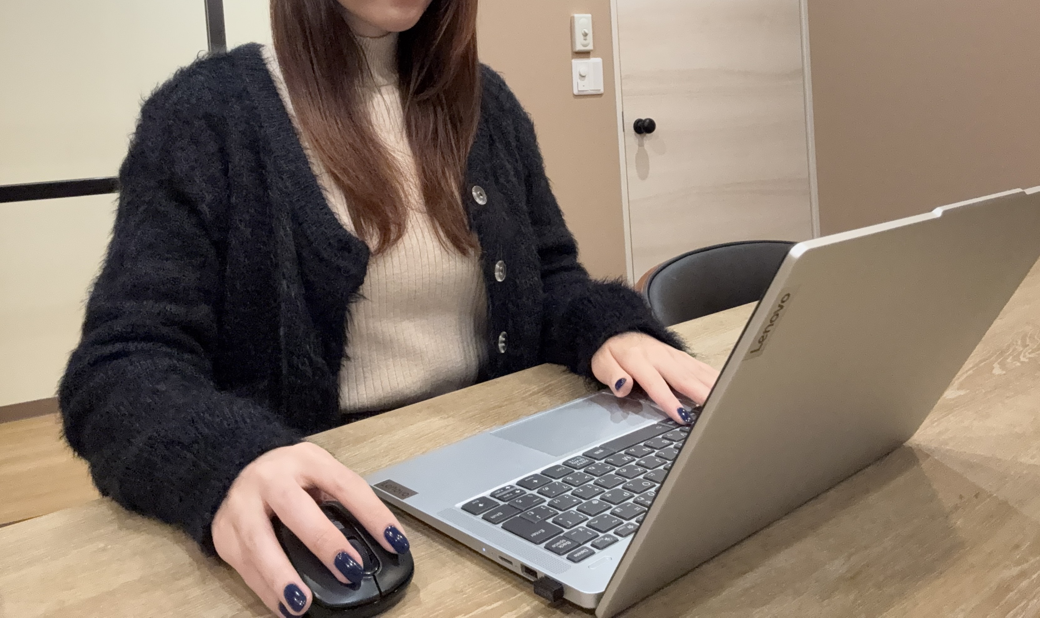 【社員紹介リレー🎤】新卒入社から1年、営業からマーケへ。社内異動を経て広がったキャリアの選択肢