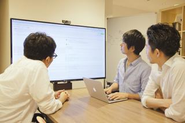 週に一度、社内勉強会を開催し技術を研鑽しています
