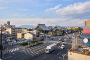 オフィスは京都駅から徒歩10分。屋上からは京都の国宝建築を臨むことができます。