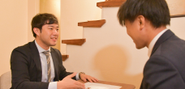 学生との求職者面談。代表が学生との面談に対応します。