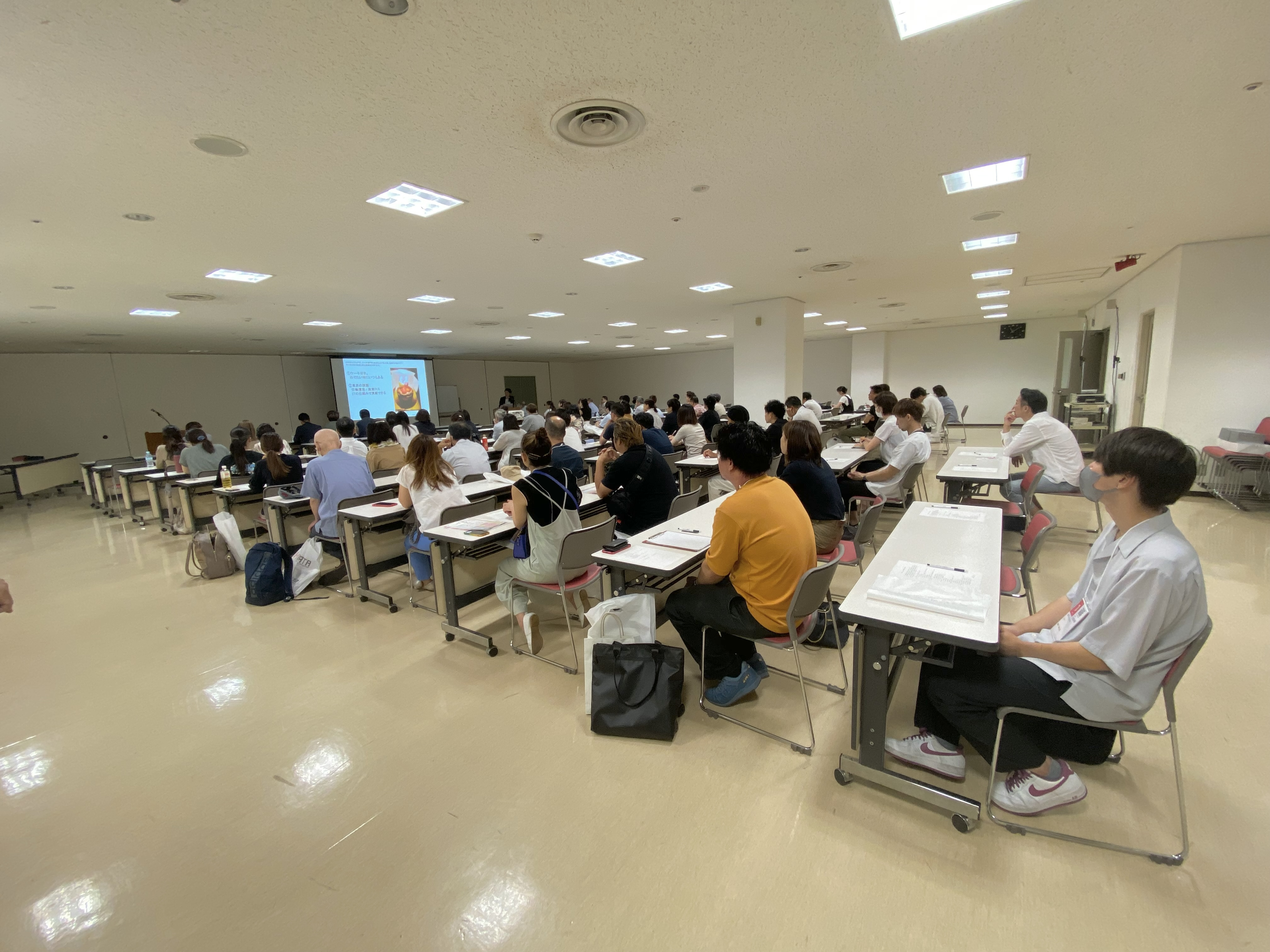 CEO note | 【登壇レポート】町のケーキ屋さん向けに講演しました＠ヒラタフードフェア2023 in KOBE