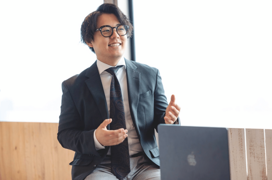 社員インタビュー】スタートアップの“カオス”を糧に、29歳でトップ