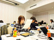 社員旅行のホテルで、ワークショップ。非日常で自分の成果や取り組みについて振り返りました。