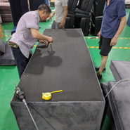 社内のリペア職人が新品同様に修繕やリフレッシュを施します