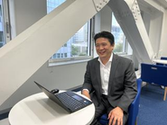 社長の坂倉もいつも笑顔で皆とともに楽しんで仕事をしています！