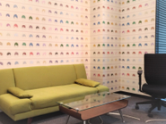 会議室の様子。現在は時勢に合わせて週1出社・週4在宅勤務の体制を取っているため、リモート会議がほとんどとなりました。