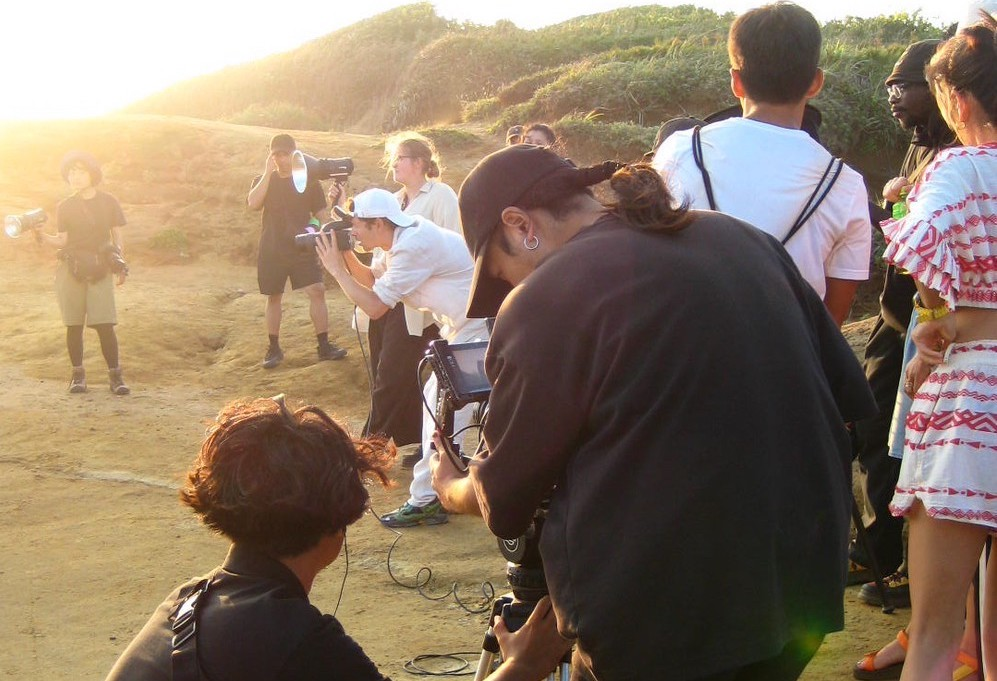 撮影現場ってどんなところ？ファッション広告撮影の舞台裏を、ちょっとだけお見せします！