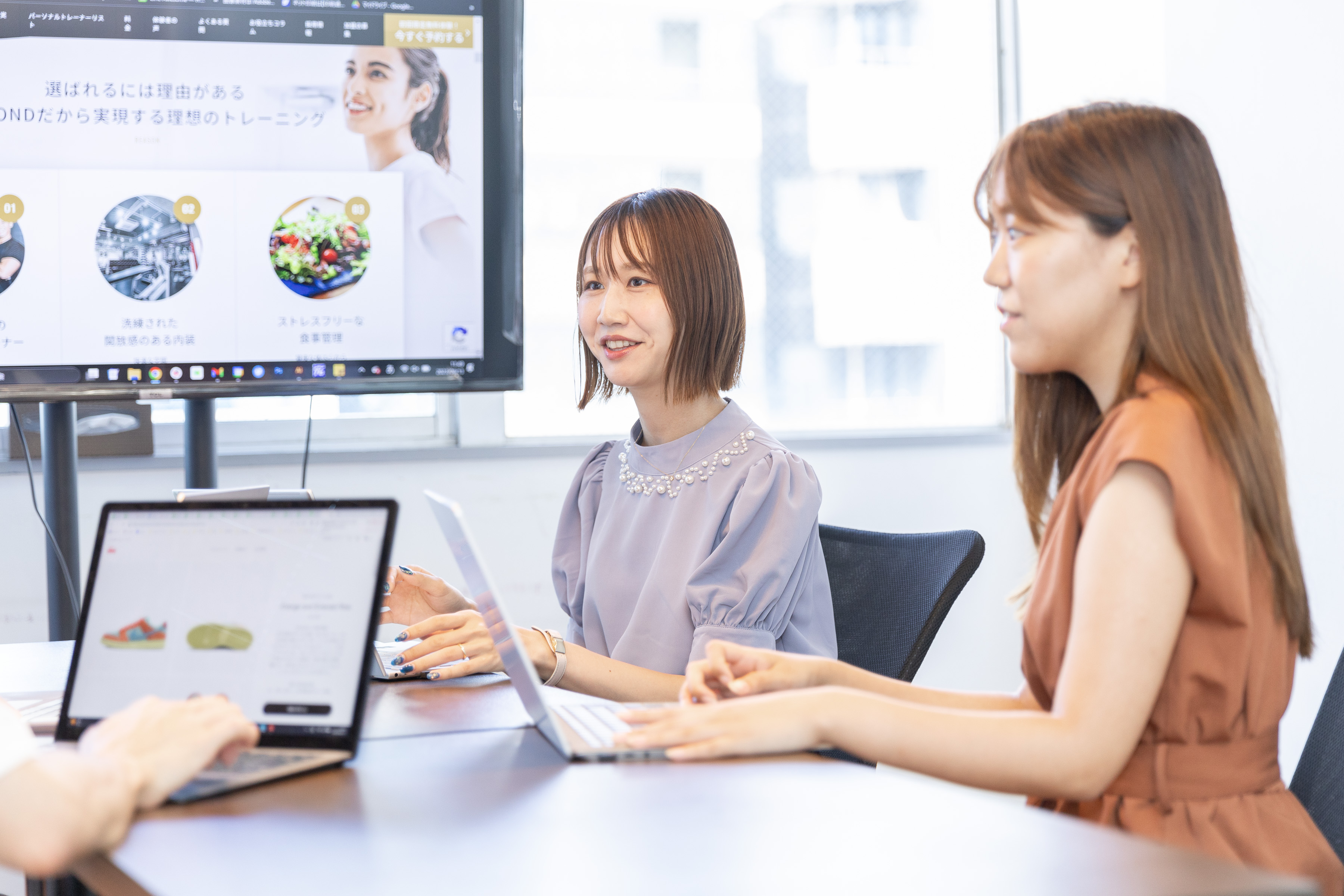 立ち上げの最前線で戦うデザイナー。ブランド成長を支えるクリエイティブの舞台裏