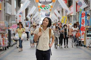 近くには神戸でも有名な「水道筋商店街」があります。おしゃれすぎない「神戸のふつう」を体験できます。