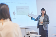 様々な業界からの中途転職者が多いため、これまでの知識や経験を活かしてスキルアップする環境にも恵まれています！