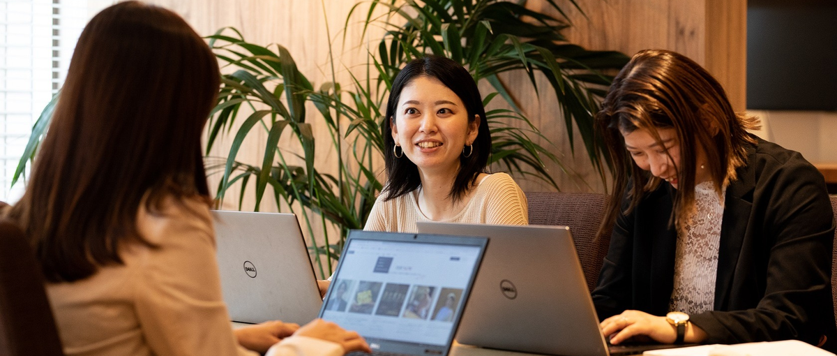 紙媒体×空間デザイン　自社クリエイティブのアートディレクター募集！