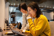 チームで仕事に取り組み、より良い明日を創造します。