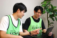 事業責任者である石井のもと、メンバーはフルタイム職員2名です。元JICA海外協力隊や教員出身のメンバーも活躍中です。
