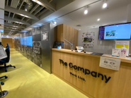 オフィスは商業施設にあるコワーキングスペース★