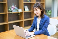 企業と求職者を繋いでより良い働き方を！自社メディアのマーケター担当募集
