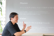 2024年7月1日に、さらにクラダシを成長させるべく、10年にわたって代表取締役社長を務めた関藤竜也に代わり、取締役執行役員CEOの河村晃平が新社長に就任しました。