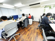 社内にはプロダクション専任のチームを構え、クリエイティブ環境を整えています。