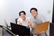 チームワーク自慢のメンバー。わからないことは共有して、分かるようにしていきます。