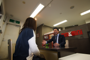 店内接客中の様子