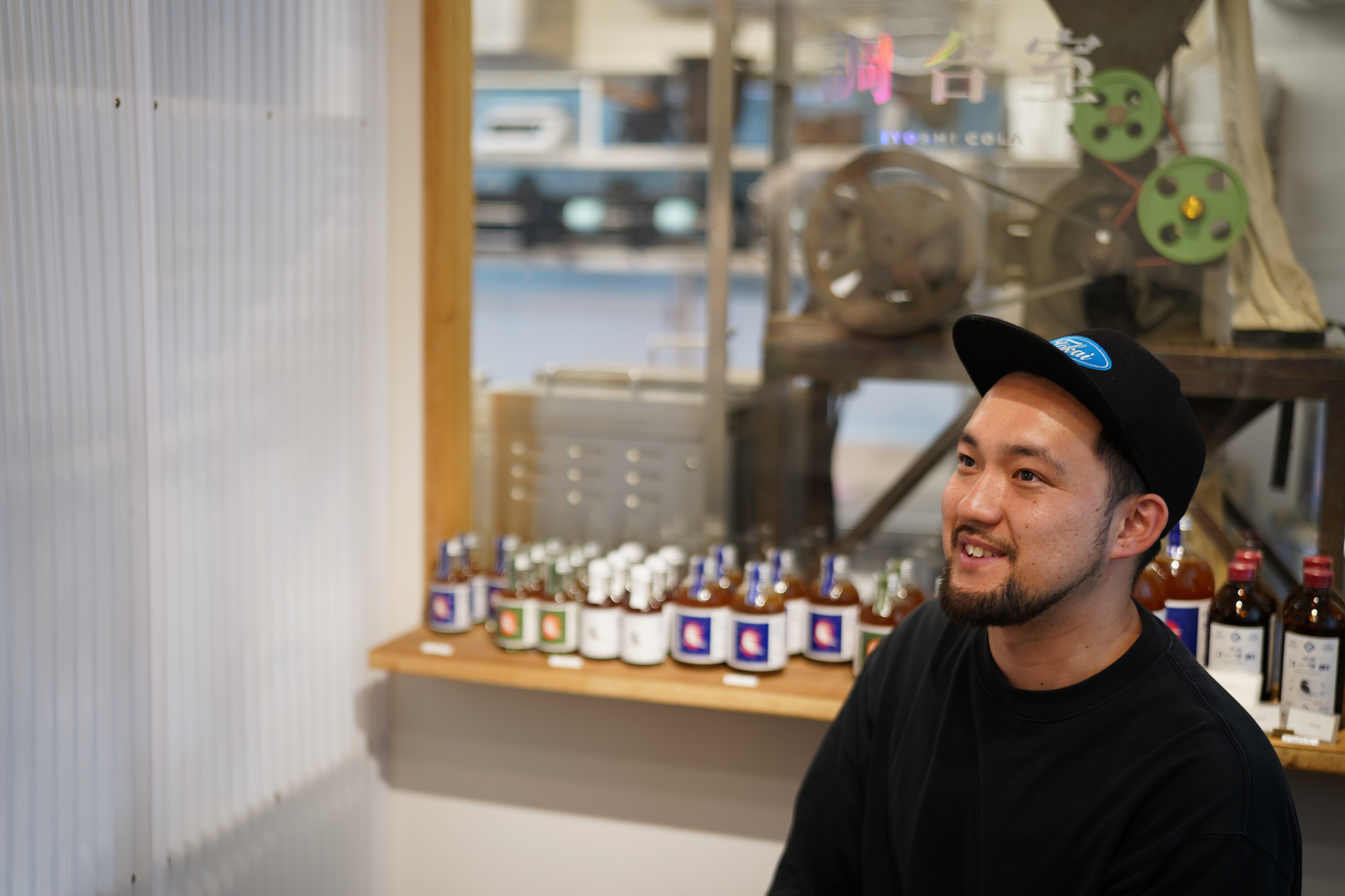 伊良コーラ（いよしこーら） エグゼクティブディレクター 藤原直人 インタビュー／「コカ・ペプシ・イヨシ」の未来に必要な「想像力」「共鳴力」とは