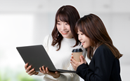 少数精鋭で、フラットな職場環境です。分からないことがあれば何でも聞いてくださいね。