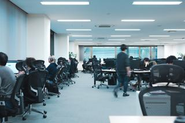 フリーアドレスでオープンスペースな執務スペースです。