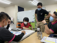 とにかく楽しそうな会議風景。私たちの会議はもちろんまじめな時もありますが、基本的には笑いに包まれている事の方が多いですよ