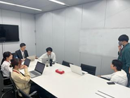 インターン生同士で行うプロダクト会議の様子