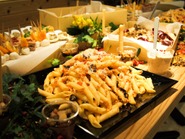 ケータリングは毎回おしゃれで美味しいものにこだわっています。もちろんアルコールもあります♪