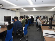 困ったらすぐに隣の人に質問ができます