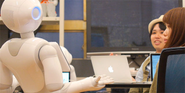 芸人さんをプロデュースする如く、ロボットを演出
