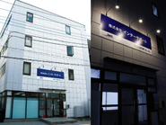 自社外観。裏口は従業員専用駐車場になっています。