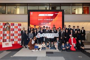 上場セレモニーの様子、しかしこれはまだ通過点。