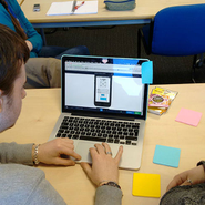 みんなでディスカッションしながら相場の分析をしていきます。