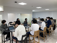 久々のオフィスでのミーティング。オンラインでしか会ったことがなく、今回が初対面となるメンバーもいました。