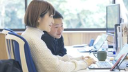 各々が責任を持って連携しあいながら業務にあたる。