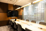 会議室：ご来社頂いたお客様との面談や社内会議に利用します